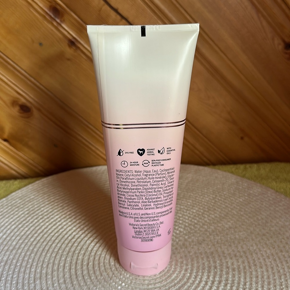 PINK Bronzed Coconut Body Lotion - Picture 3 of 8